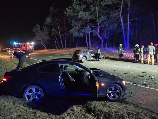 Droga na Kowal zablokowana po zderzeniu BMW i Volkswagena