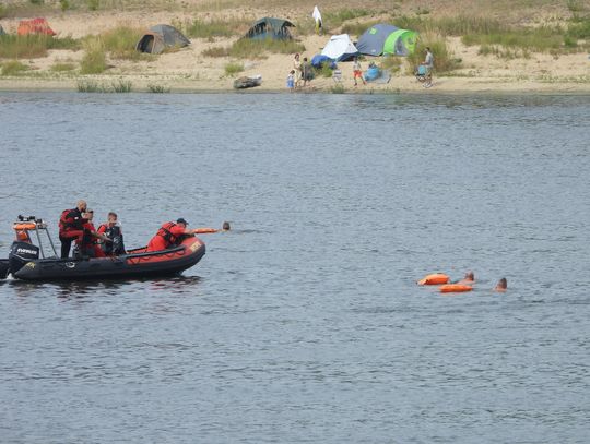 Drugi dzień Festiwalu Wisły we Włocławku. Około 20 osób przepłynęło rzekę 