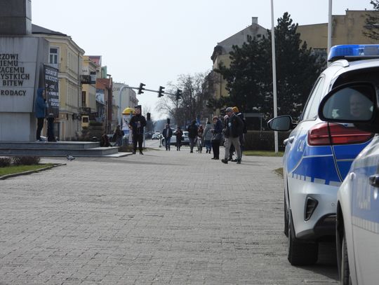 Dwa radiowozy i dwanaście osób na zgromadzeniu "Stop pedofilii, stop aborcji" we Włocławku