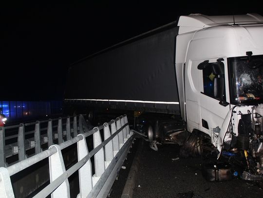 Dwóch mężczyzn spadło z wiaduktu, jednen z nich nie żyje. Tragiczny wypadek pod Włocławkiem