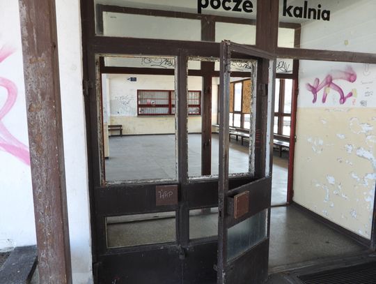 Dworzec Zazamcze regularnie dewastowany przez wandali 