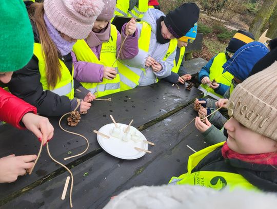 Dzieci ze Szkoły Podstawowej nr 18 z wizytą w parku edukacyjnym Nadleśnictwa