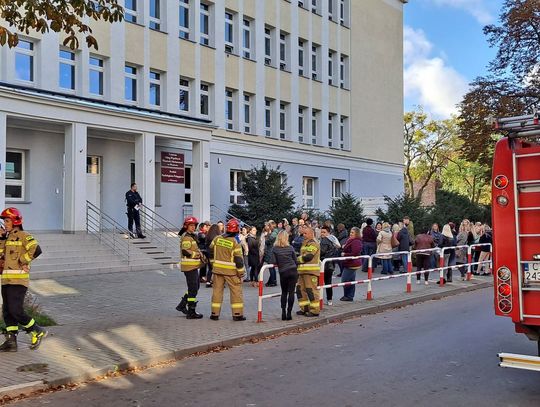 Ewakuacja poradni psychologiczno-pedagogicznej. Na miejscu policja i straż pożarna