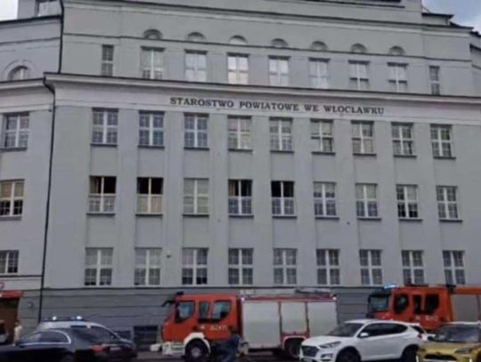 Ewakuacja pracowników Starostwa Powiatowego. Doszło do pożaru skrzynki energetycznej