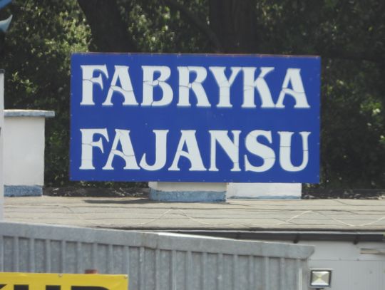 "Fabryka Fajansu" po 18 latach została zamknięta. Firma straciła kontrakty przez epidemię koronawirusa. Czy tarcza naprawdę ratuje przedsiębiorców?