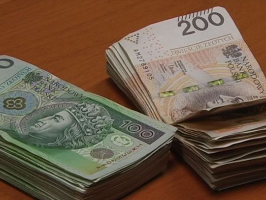 Fałszywy elektryk oszukał seniorkę. Kobieta straciła  kilkanaście tysięcy złotych