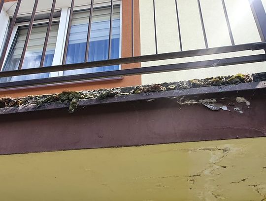 Fatalny stan tarasów bloków przy Toruńskiej doczeka się remontu. Ogłoszono przetarg