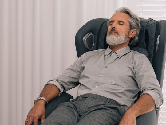 Fotel masujący przed snem: prosty rytuał na wyciszenie