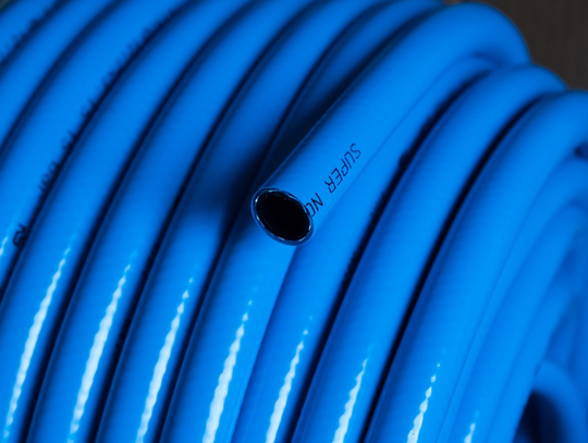 Funkcjonalność na najwyższym poziomie. Słów kilka o profesjonalnych wężach do wody