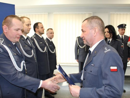 Funkcjonariusze Zakładu Karnego we Włocławku otrzymali awanse na wyższe stopnie służbowe