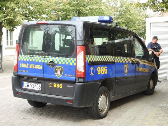 Gorszył przechodniów - wezwali Straż Miejską. Pijany ekshibicjonista na ul. Kaliskiej