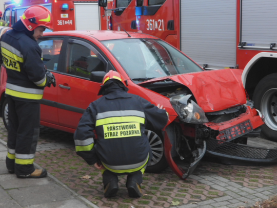 Groźnie na os. Południe. Zderzyły się dwa pojazdy osobowe