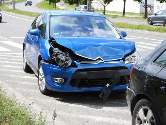 Groźnie na ulicy Kruszyńskiej. 37-latka została przewieziona do szpitala