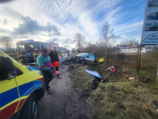 Groźny wypadek pod Brześciem. Samochód osobowy zderzył się z ciężarówką