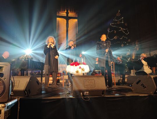 Olga Bończyk, Alicja Majewska, Łukasz Zagrobelny w Kościele św. Józefa