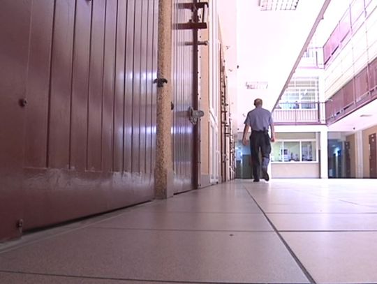 Ilu osadzonych w Zakładzie Karnym we Włocławku pracuje? Czy zdarzają się ucieczki?