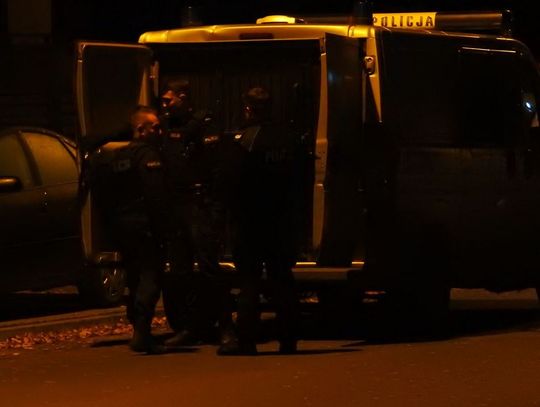 Interwencja na Szpitalnej: Agresja wobec policjantów zakończona zatrzymaniami