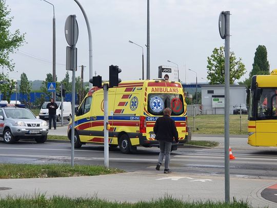Interwencja służb na os. Kazimierza Wielkiego. Kierowca autobusu potrzebował pomocy