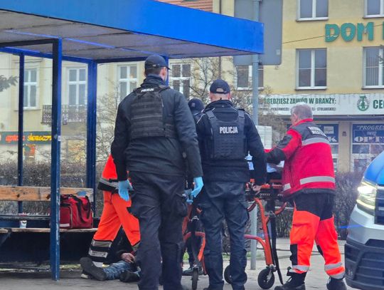 Interwencja służb na przystanku MPK na Placu Wolności