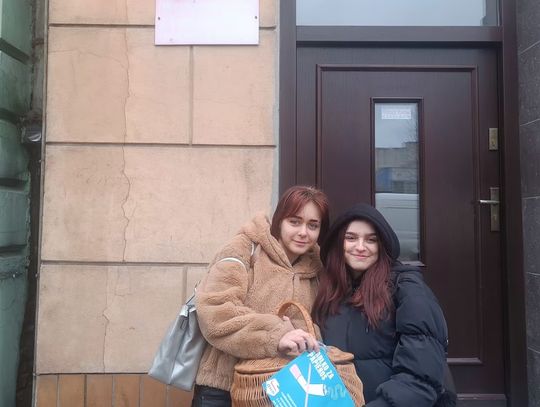 "Jabłko za papieros" – młodzież z Hufca Pracy zorganizowała szczytną akcję na ulicach Włocławka