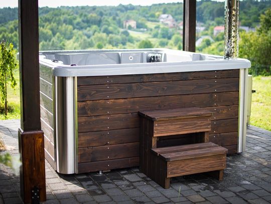 Jacuzzi ogrodowe: luksus czy inwestycja w zdrowie? Odpowiadamy na najczęstsze pytania