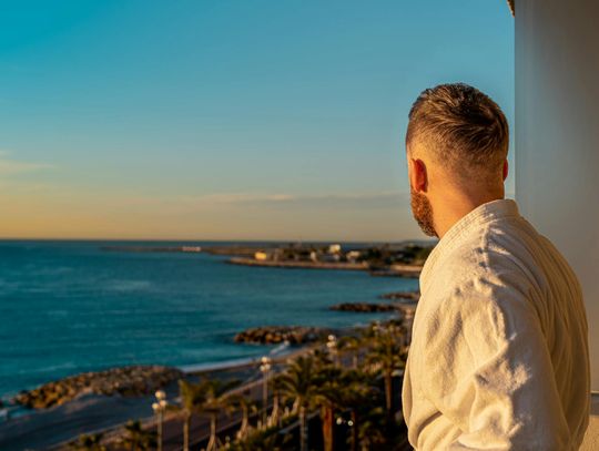 Jak osłony balkonowe mogą stworzyć prywatną strefę relaksu?