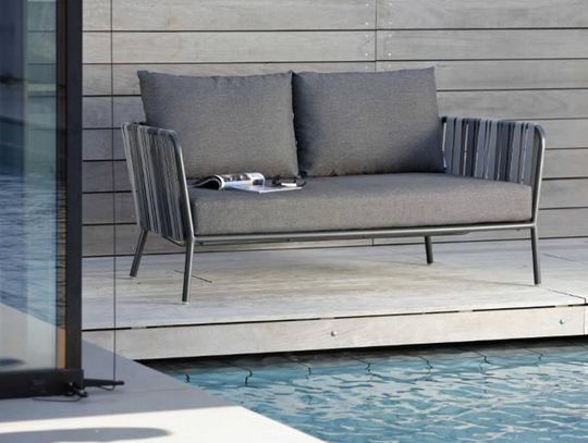 Jak stworzyć idealne miejsce do wypoczynku na tarasie przy użyciu aluminiowych sof lub ławek ogrodowych?