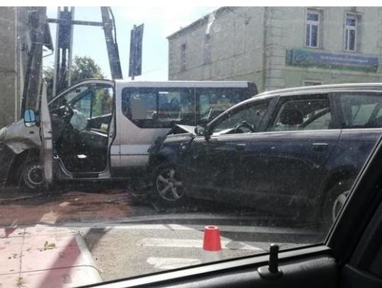 Jest pozew o odebranie praw rodzicielskich mężczyźnie, który staranował busa. Podróżowała w nim jego żona z dziećmi