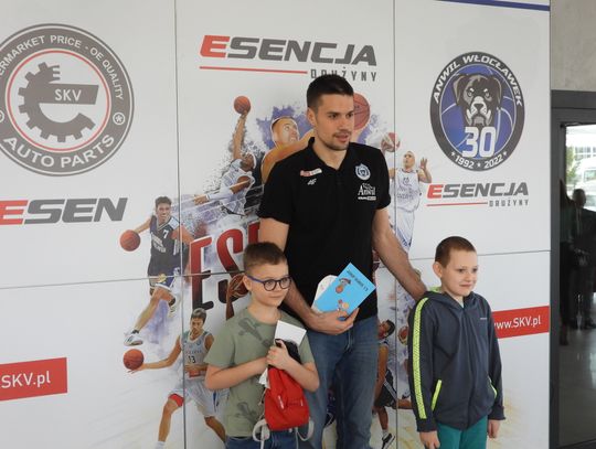Josip Sobin spotkał się z dziećmi z SP nr 11 w siedzibie firmy ESEN