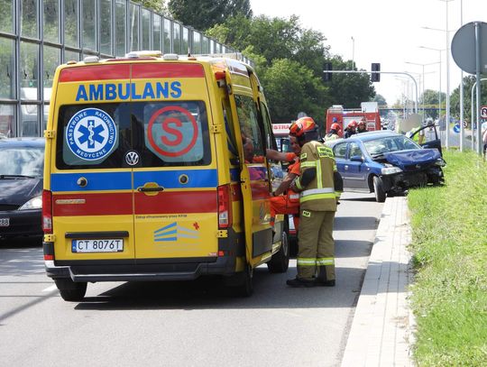 Karambol na ul. Toruńskiej. Zderzyły się trzy pojazdy