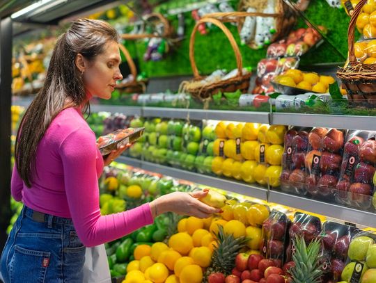Karmy dla zwierząt nowym „liderem” wzrostów cen w sklepach. Dwucyfrowe wzrosty wciąż drenują portfele Polaków