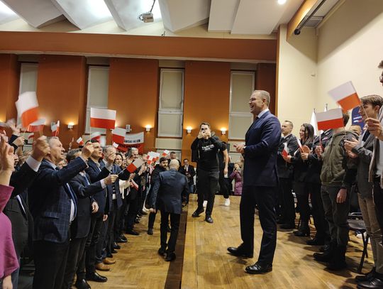 Karol Nawrocki w auli Kujawskiej Szkoły Wyższej spotkał się z mieszkańcami