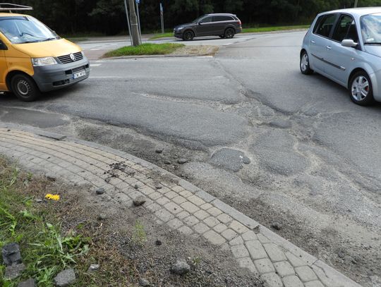 Kiedy znikną dziury na wjeździe na Rondo Falbanka? MZIDiT odpowiada