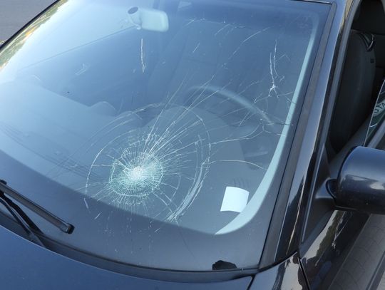 Kierowca audi uderzył w rowerzystę i jego pasażera 