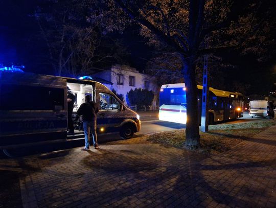 Kierowca autobusu MPK uderzył w radiowóz, który zaparkował w zatoczce. Sprawa trafi do sądu