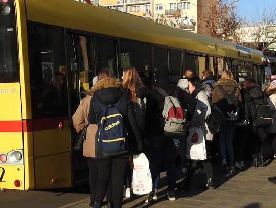 Kierowca MPK gwałtownie zahamował. Pasażerka ma obrażenia powyżej 7 dni...policja szuka świadków