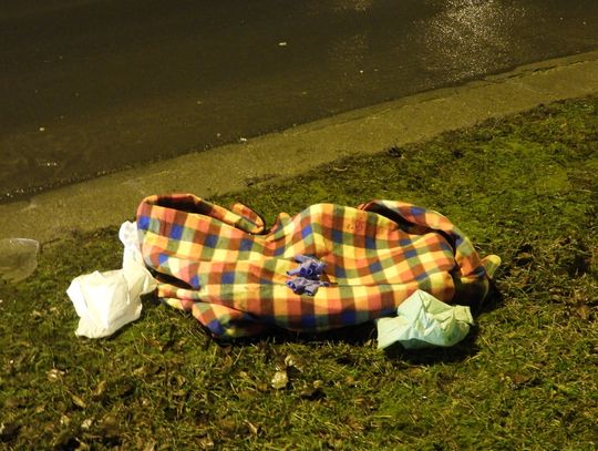 Kierowca potrącił dwie starsze osoby, które przechodziły przez oznakowane przejście dla pieszych