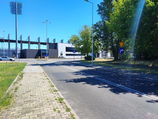 Kierowcy łamali przepisy na ul. Komunalnej, więc MZDiZ wprowadzi separatory ruchu