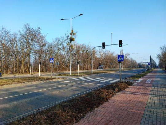 Kierujący Mercedesem 69-latek potrącił pieszego na pasach