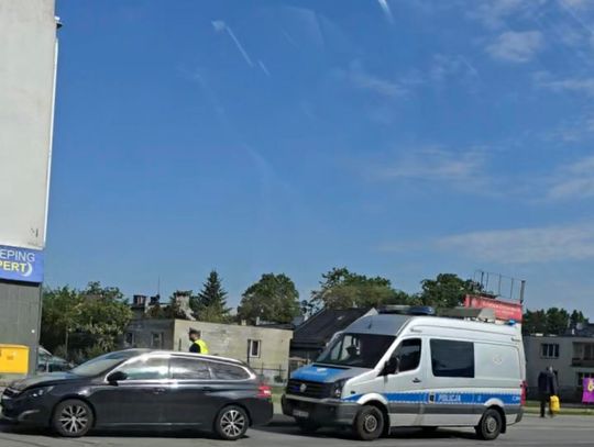 Kierujący Peugeotem uderzył w tył poprzedzającej go Hondy na ul. Wroniej