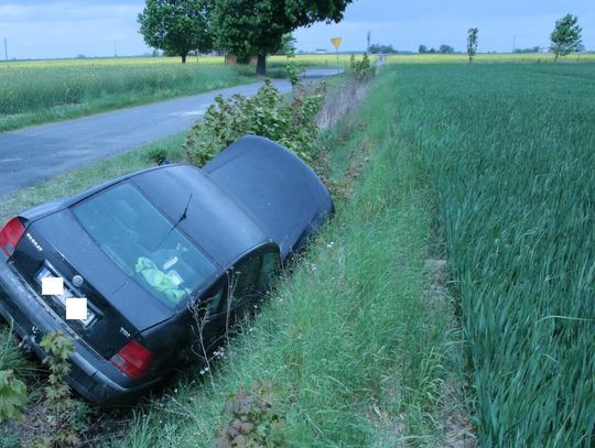 Kierujący Volkswagenem wjechał do rowu. Miał prawie 3,3 promila