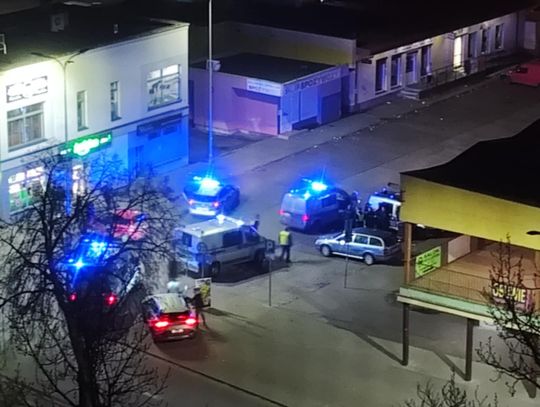 Kilka radiowozów na ulicy Żytniej. Co było przyczyną interwencji?