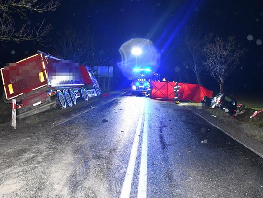 Kobieta zmarła, pasażerowie walczą o zdrowie. Policja wyjaśnia nocną tragedię