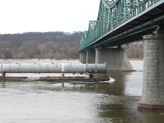 Kolejne wielkogabarytowe elementy przepłynęły przez Włocławek