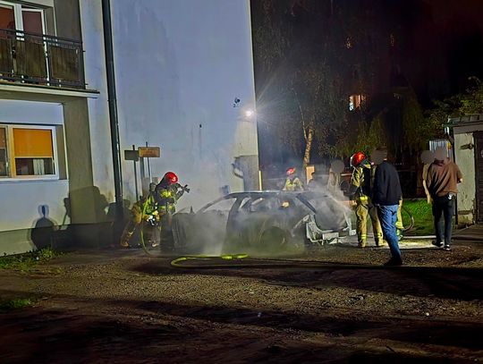 Kolejny pożar auta we Włocławku. Tym razem przy ul. Bukowej