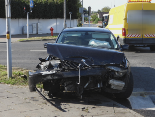 Kolizja 4 samochodów na skrzyżowaniu ulic Barskiej i Wojskowej