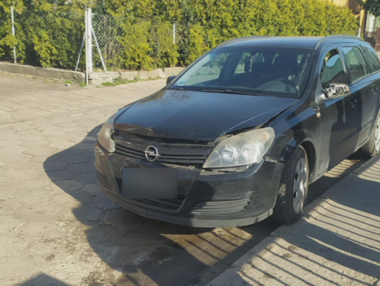 Kolizja dwóch aut osobowych na ul. Ceglanej. Na miejscu Zespół Ratownictwa Medycznego