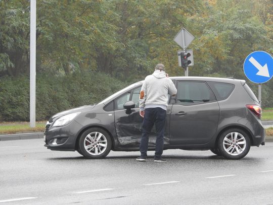 Kolizja na skrzyżowaniu ul. Zbiegniewskiej i Kruszyńskiej