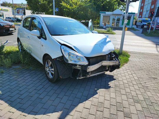 Kolizja na skrzyżowaniu ulic Kaliskiej i Zbiegniewskiej. Na miejscu jest Policja