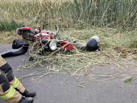 Kolizja z udziałem motocykla. Dwie osoby zostały przewiezione do szpitala